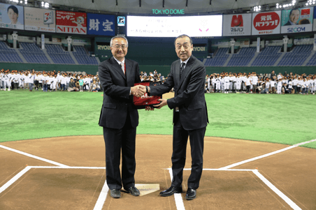 平成28年3月22日AED寄贈式(於: 東京ドーム)